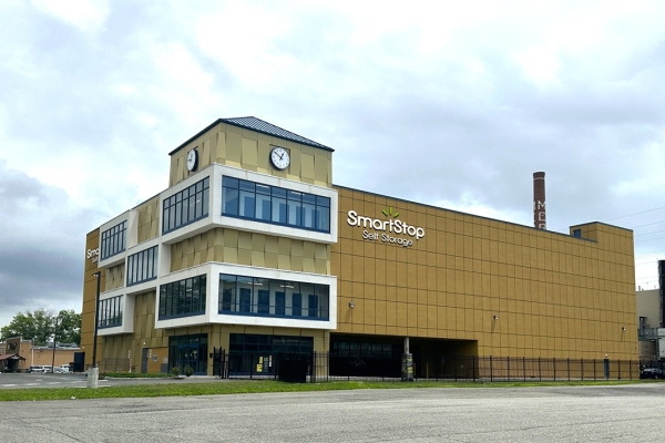 Facility photo: //images.sparefoot.com/medium/24192768bb0ac90190c.jpg