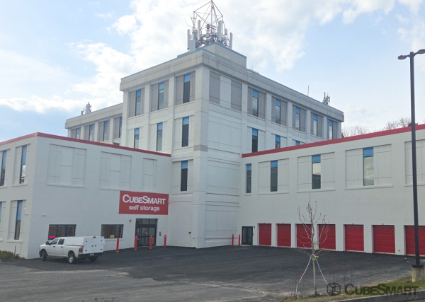 Facility photo: //images.sparefoot.com/medium/24192869de03a6c2d29.jpg