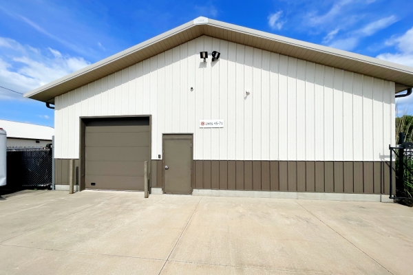Facility photo: //images.sparefoot.com/medium/24193968c83e027867f.jpg
