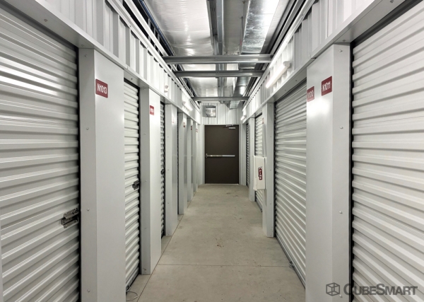 Facility photo: //images.sparefoot.com/medium/24194168cbb8b001e7d.jpg