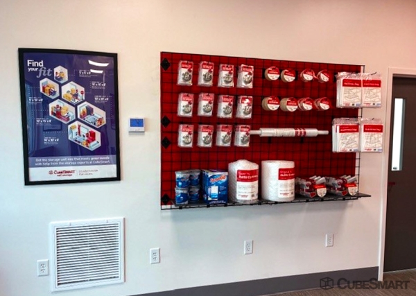 Facility photo: //images.sparefoot.com/medium/24194168cbb8b1161d5.jpg