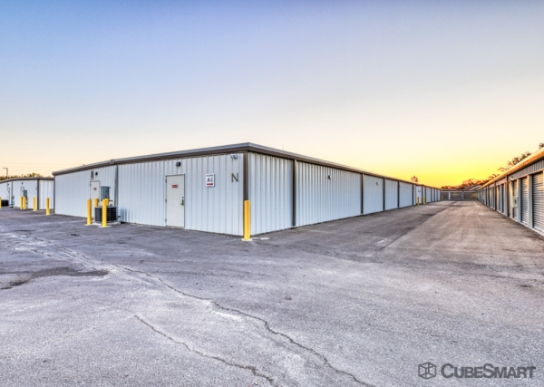 Storage Units at CubeSmart Self Storage - Palmetto FL - 4005 U.S. 19