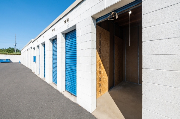 Facility photo: //images.sparefoot.com/medium/24194268b08fa8d3d30.jpg