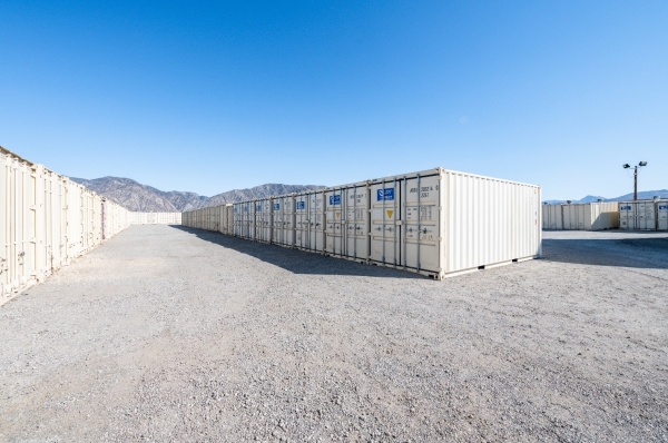 Facility photo: //images.sparefoot.com/medium/24194368b09100a72bd.jpg