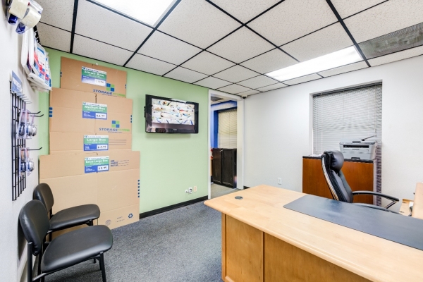 Facility photo: //images.sparefoot.com/medium/24194368b09103500aa.jpg