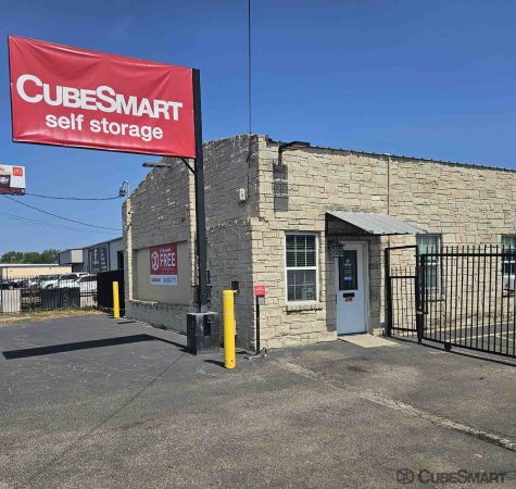 Facility photo: //images.sparefoot.com/medium/24195768ca7f09a66a6.jpg