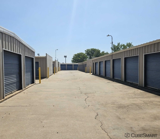Facility photo: //images.sparefoot.com/medium/24195768ca7f0cf3499.jpg