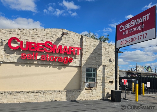 Storage Units at CubeSmart Self Storage - 2381 East Highway 71 - TX - 2381 East Highway 71