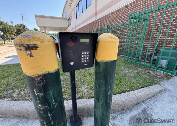 Facility photo: //images.sparefoot.com/medium/2419586943cda65a3b3.jpg