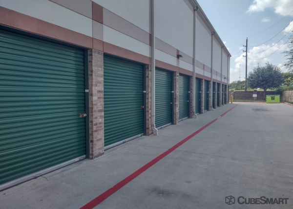 Facility photo: //images.sparefoot.com/medium/24196269f5c548d5405.jpg