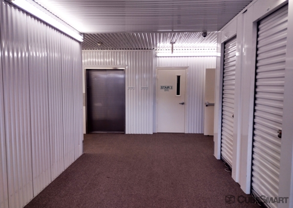Facility photo: //images.sparefoot.com/medium/24196269f5c5529d140.jpg