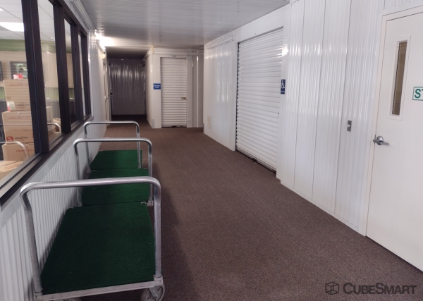 Facility photo: //images.sparefoot.com/medium/24196269f7127445480.jpg