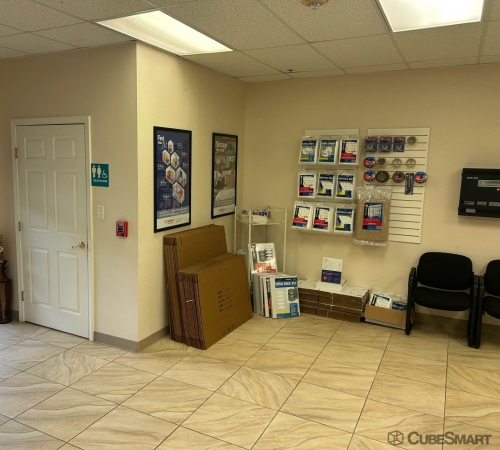 Facility photo: //images.sparefoot.com/medium/24196368b7fa6a8b012.jpg