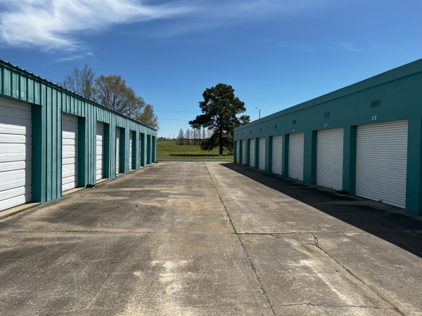 Facility photo: //images.sparefoot.com/medium/24196568b8bf809b988.jpg