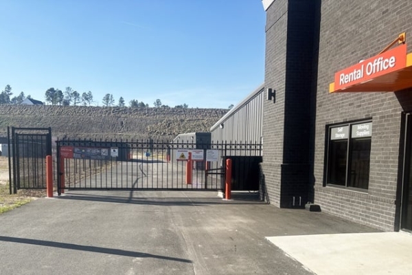 Facility photo: //images.sparefoot.com/medium/24197869f749330edf6.jpg