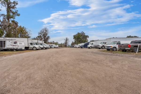 Facility photo: //images.sparefoot.com/medium/2419896969755832e61.jpg