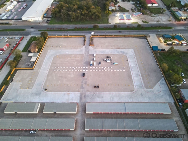 Facility photo: //images.sparefoot.com/medium/241991691f02e03af48.jpg