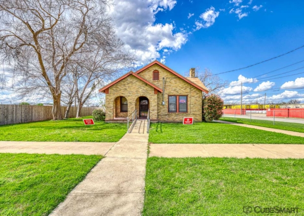 Facility photo: //images.sparefoot.com/medium/24199169de156e1e540.jpg