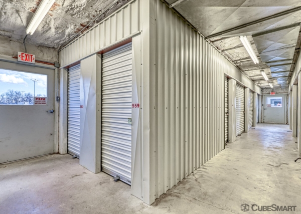 Facility photo: //images.sparefoot.com/medium/2419916a19770a22e32.jpg