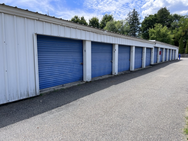 Facility photo: //images.sparefoot.com/medium/242008697a406eb3e7f.jpeg