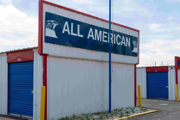 Facility photo: //images.sparefoot.com/medium/24201468c1e6691b55d.jpg