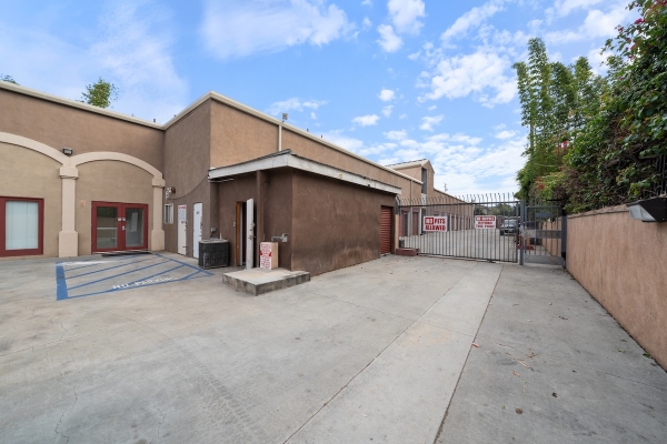 Facility photo: //images.sparefoot.com/medium/242025691e3b76568d4.jpg