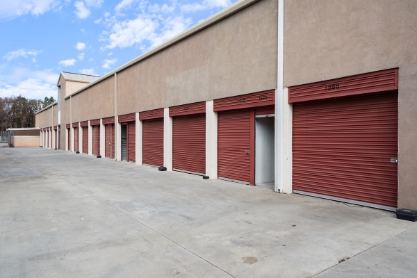 Facility photo: //images.sparefoot.com/medium/242025691e3b781c012.jpg