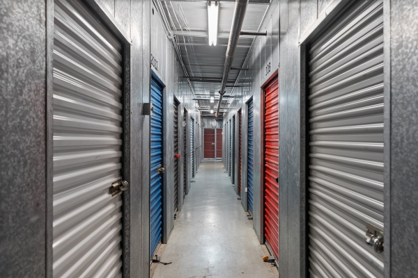 Facility photo: //images.sparefoot.com/medium/242025691e3b7c95673.jpg