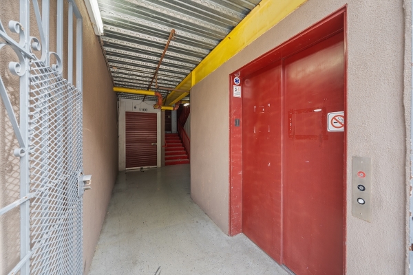Facility photo: //images.sparefoot.com/medium/242025691e3b7d667c6.jpg