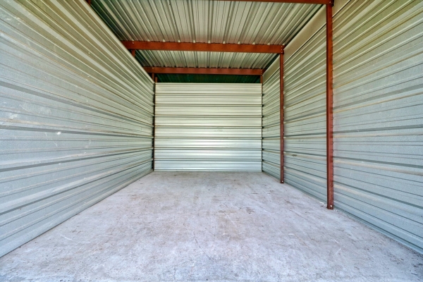 Facility photo: //images.sparefoot.com/medium/24203068bf664eb40cf.jpg
