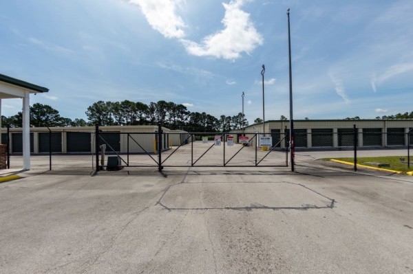 Facility photo: //images.sparefoot.com/medium/24203968bf7548b8023.jpg