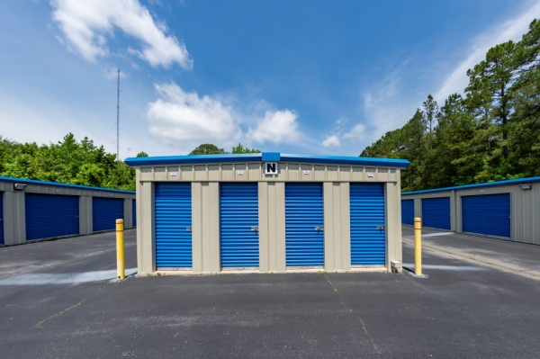 Facility photo: //images.sparefoot.com/medium/24204168bf789ec935d.jpg