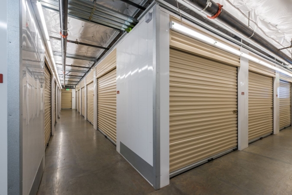 Facility photo: //images.sparefoot.com/medium/24204768c30038c4436.jpg