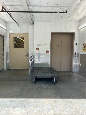 Facility photo: //images.sparefoot.com/medium/24204768c3003f43731.jpeg