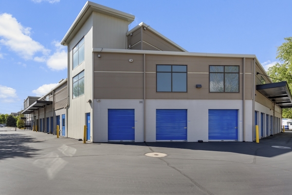 Facility photo: //images.sparefoot.com/medium/2420476a03bd0c9e11b.jpg