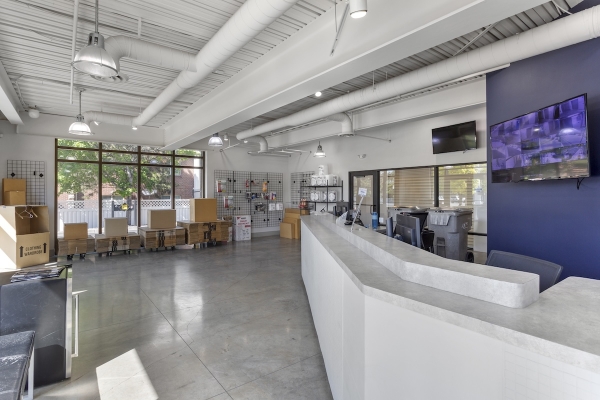 Facility photo: //images.sparefoot.com/medium/2420476a03bd10260c4.jpg