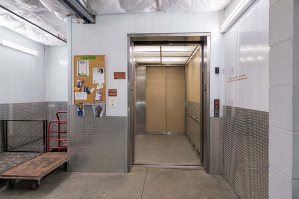 Facility photo: //images.sparefoot.com/medium/24204868c9fc5c27664.jpg