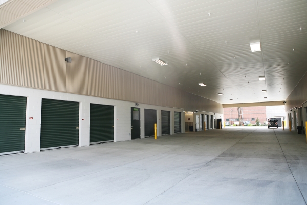 Facility photo: //images.sparefoot.com/medium/24204868c9fc5fbeb2d.jpg