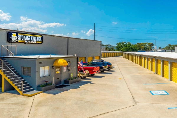 Facility photo: //images.sparefoot.com/medium/24207868c1884c98616.jpg