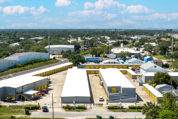 Facility photo: //images.sparefoot.com/medium/24207868c188570b70a.jpg
