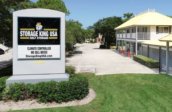 Facility photo: //images.sparefoot.com/medium/24208068c18370704a2.jpg