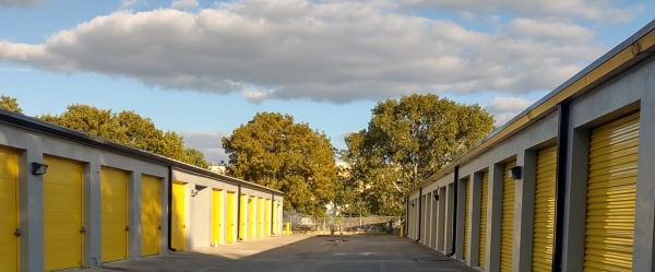 Facility photo: //images.sparefoot.com/medium/24208068c183741b7a0.jpg