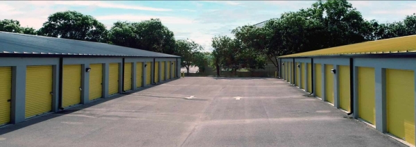 Facility photo: //images.sparefoot.com/medium/24208068c183761cc05.jpg