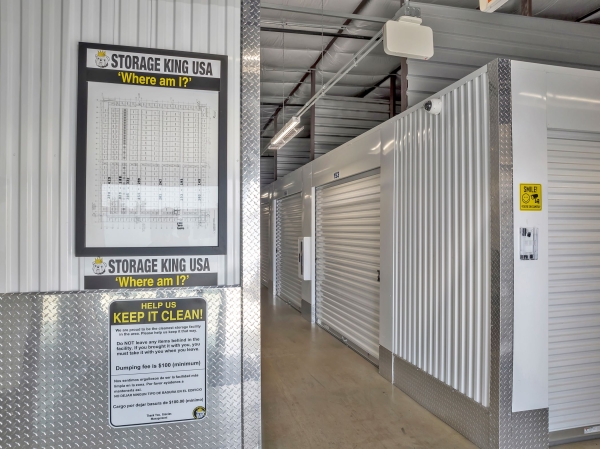 Facility photo: //images.sparefoot.com/medium/24208168c19bf59df31.jpg
