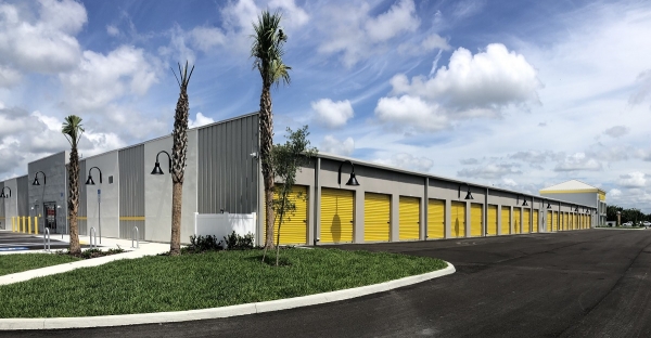 Facility photo: //images.sparefoot.com/medium/24208268c18a8a368d1.jpg