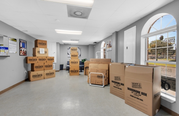 Facility photo: //images.sparefoot.com/medium/24208368c1ce15a3c1c.jpg