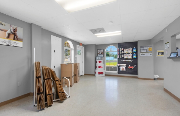 Facility photo: //images.sparefoot.com/medium/24208368c1ce17020a0.jpg