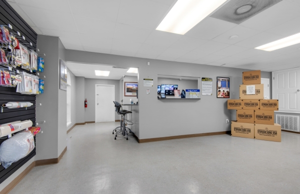 Facility photo: //images.sparefoot.com/medium/24208368c1ce18441d7.jpg