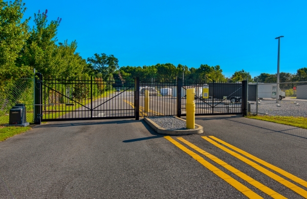 Facility photo: //images.sparefoot.com/medium/24208368c1ce22e46c6.jpg