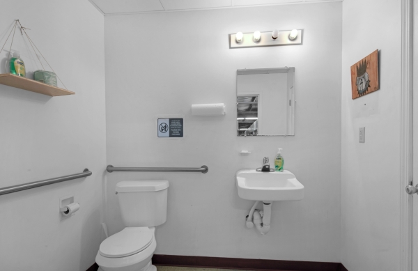 Facility photo: //images.sparefoot.com/medium/24208368c1ce243531f.jpg